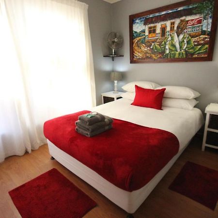 Saltycrax Backpackers And Surf Hostel By Curiocity Bloubergstrand Dış mekan fotoğraf