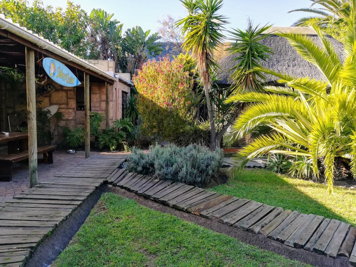 Saltycrax Backpackers And Surf Hostel By Curiocity Bloubergstrand Dış mekan fotoğraf