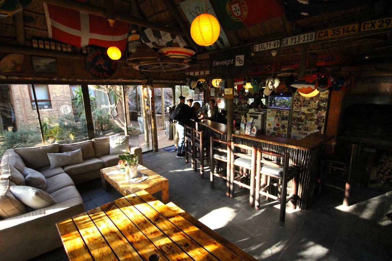 Saltycrax Backpackers And Surf Hostel By Curiocity Bloubergstrand Dış mekan fotoğraf