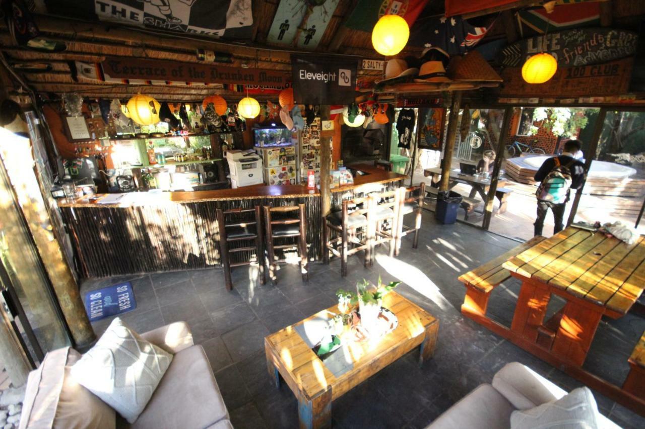 Saltycrax Backpackers And Surf Hostel By Curiocity Bloubergstrand Dış mekan fotoğraf