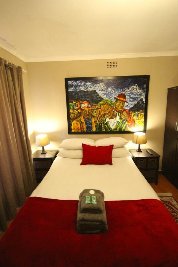 Saltycrax Backpackers And Surf Hostel By Curiocity Bloubergstrand Dış mekan fotoğraf