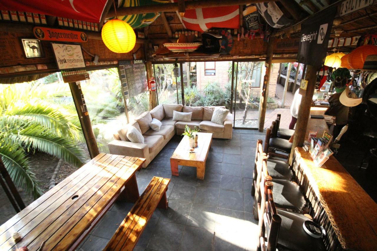 Saltycrax Backpackers And Surf Hostel By Curiocity Bloubergstrand Dış mekan fotoğraf