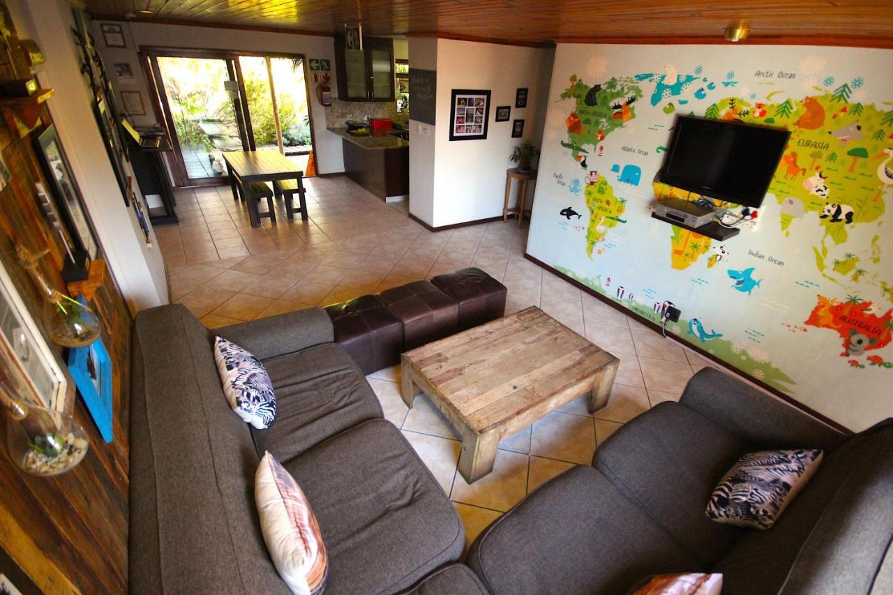 Saltycrax Backpackers And Surf Hostel By Curiocity Bloubergstrand Dış mekan fotoğraf