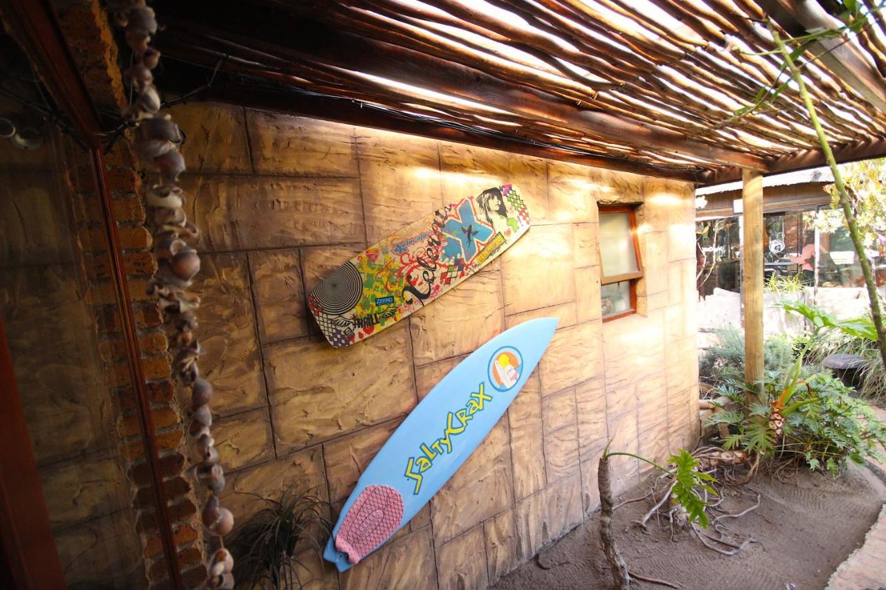 Saltycrax Backpackers And Surf Hostel By Curiocity Bloubergstrand Dış mekan fotoğraf