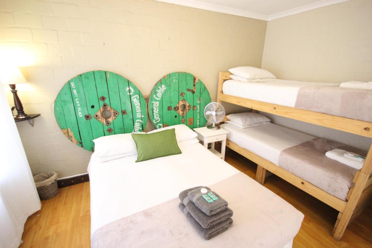 Saltycrax Backpackers And Surf Hostel By Curiocity Bloubergstrand Dış mekan fotoğraf