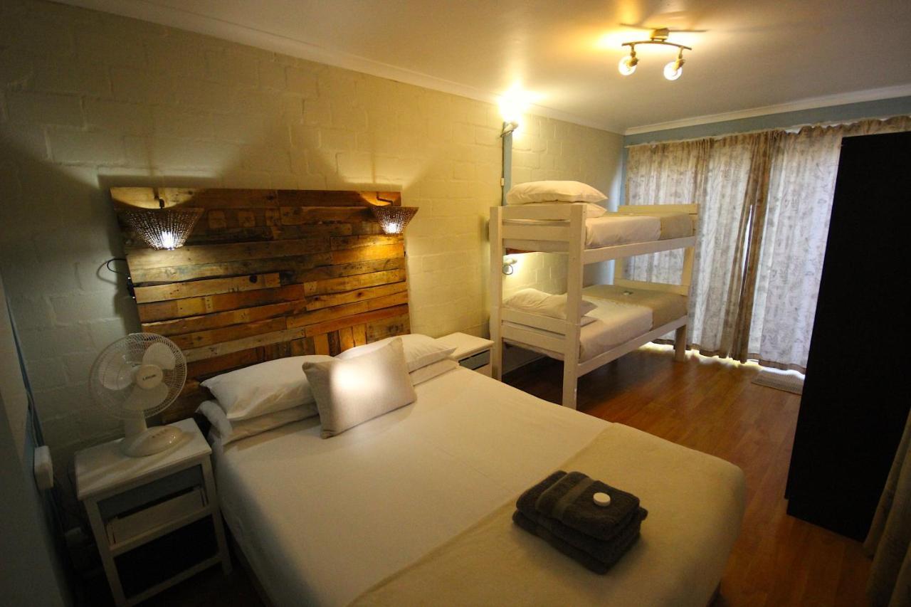 Saltycrax Backpackers And Surf Hostel By Curiocity Bloubergstrand Dış mekan fotoğraf