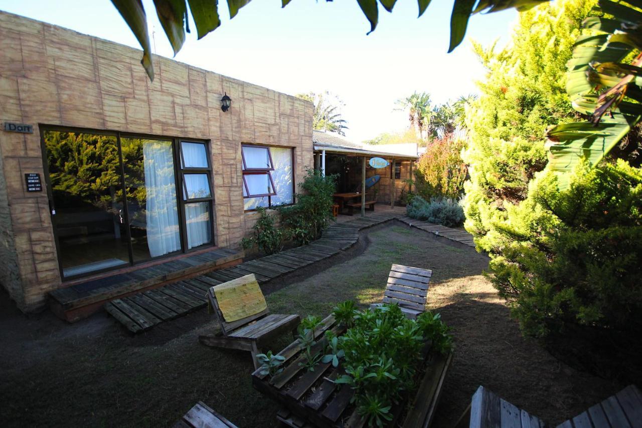 Saltycrax Backpackers And Surf Hostel By Curiocity Bloubergstrand Dış mekan fotoğraf