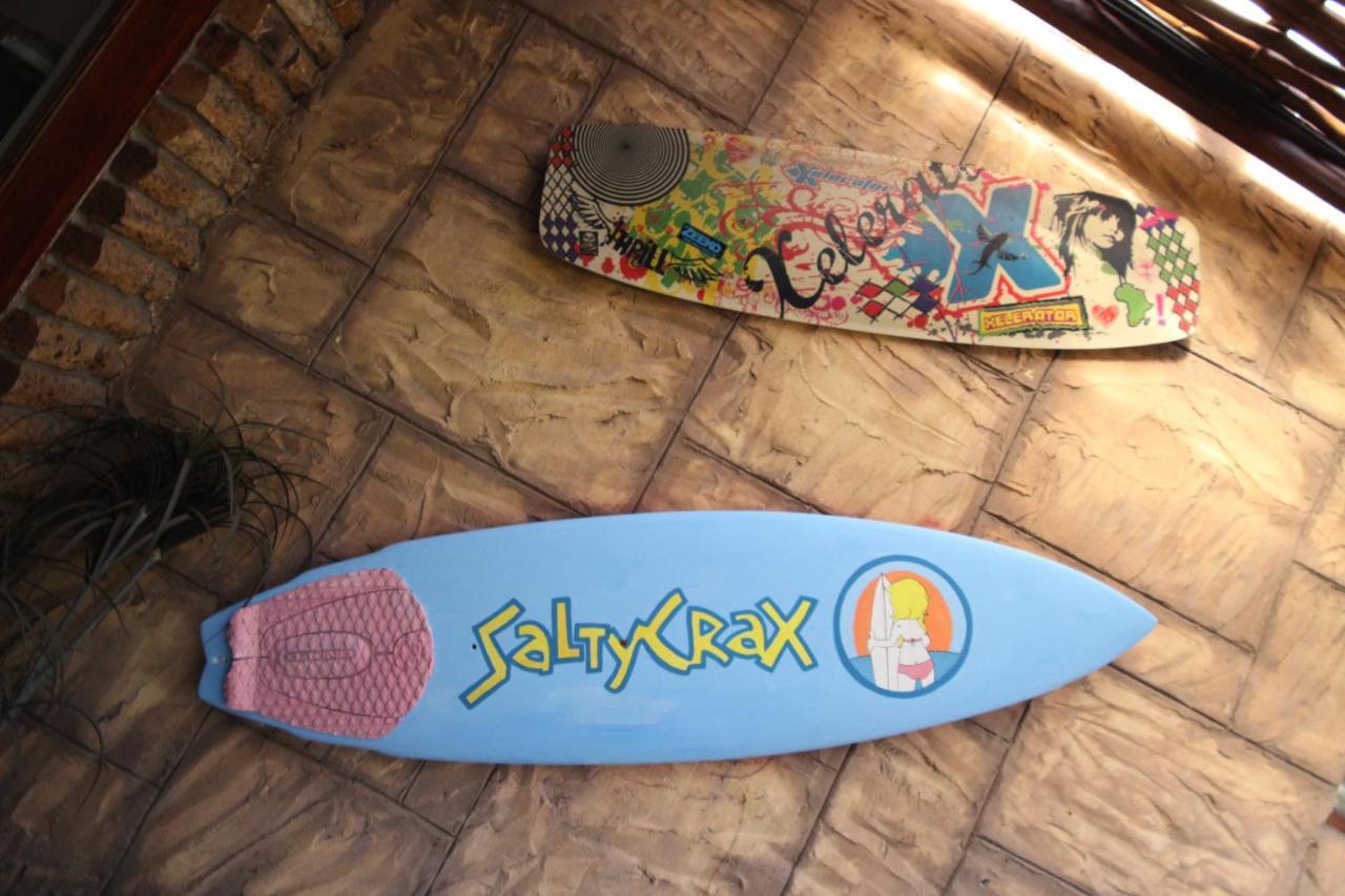 Saltycrax Backpackers And Surf Hostel By Curiocity Bloubergstrand Dış mekan fotoğraf